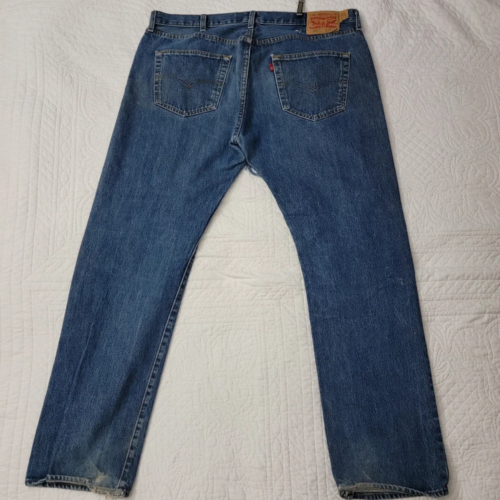 501 Levi's Original Riveted Button Fly Distressed w/big rip Blue Jeans Size W38